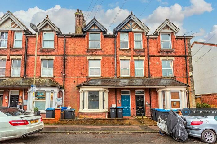 1 Bedroom Flat To Rent In York House, East Grinstead, RH19