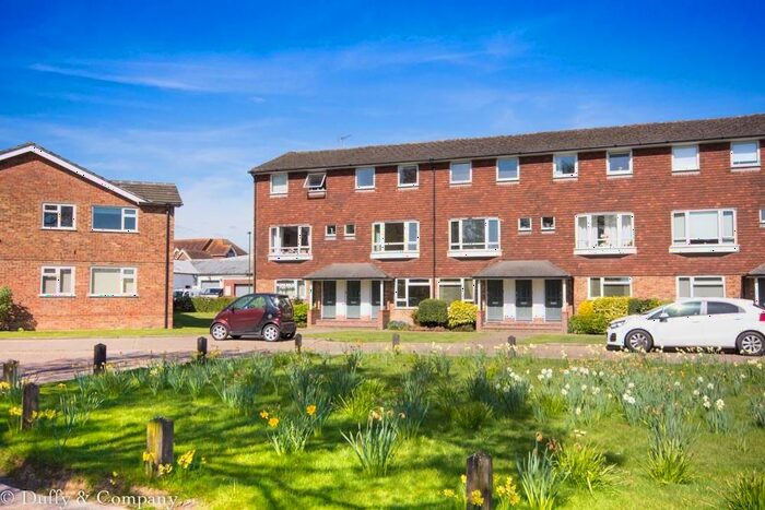 2 Bedroom Maisonette To Rent In Queens Court, Haywards Heath, West Sussex, RH16