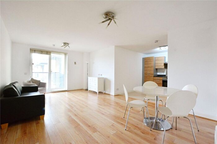 3 Bedroom Flat To Rent In Norman Road, London, SE10