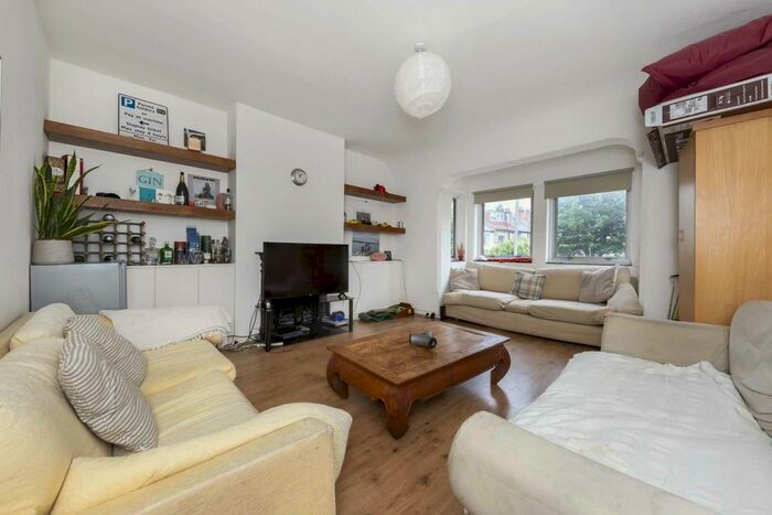 4 Bedroom Flat To Rent In Beeches Road, London, SW17