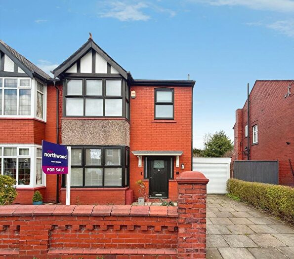 3 Bedroom Semi Detached House For Sale In Green Hayes Avenue, Wigan, WN1
