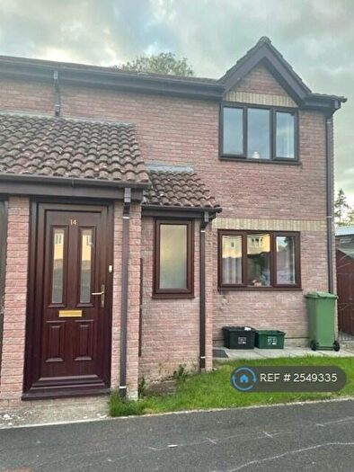 2 Bedroom Flat To Rent In Weavers Court, Frome, BA11