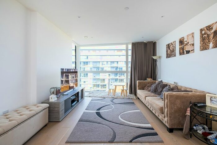 2 Bedroom Flat To Rent In River Gardens Walk, London, SE10