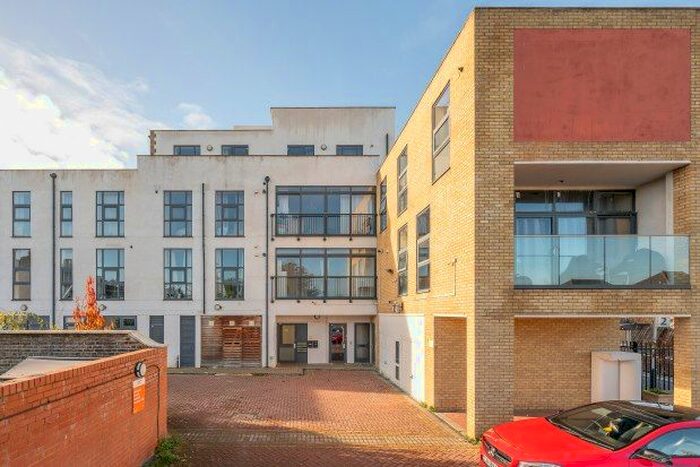 1 Bedroom Property To Rent In Caxton Road, London, SW19