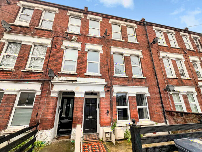 2 Bedroom Flat To Rent In Vaughan Road, Camberwell, SE5