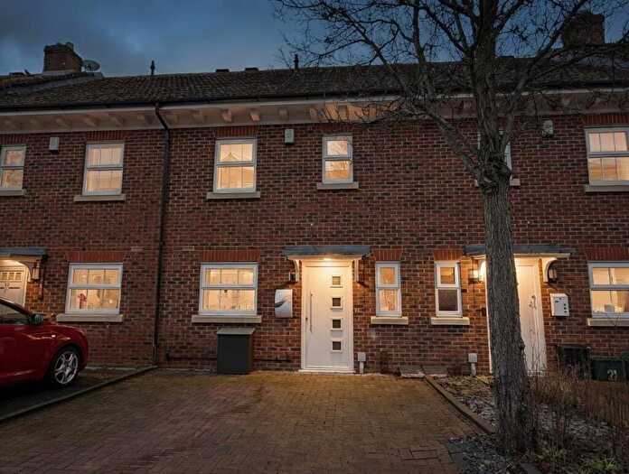 3 Bedroom House For Sale In Jago Court, Newbury, RG14
