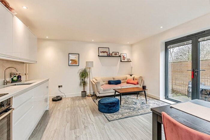 2 Bedroom Apartment For Sale In Whitefield Road, Bristol, BS5