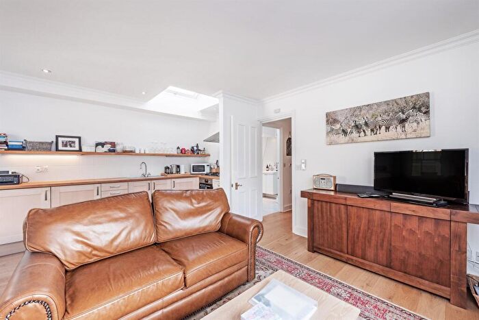 1 Bedroom Maisonette To Rent In Redcliffe Mews, Chelsea, SW10