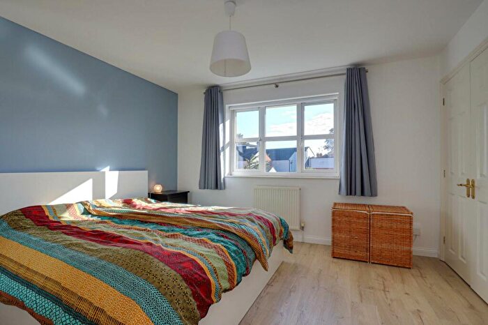 3 Bedroom End Of Terrace House For Sale In Elliots Way, Caversham, RG4