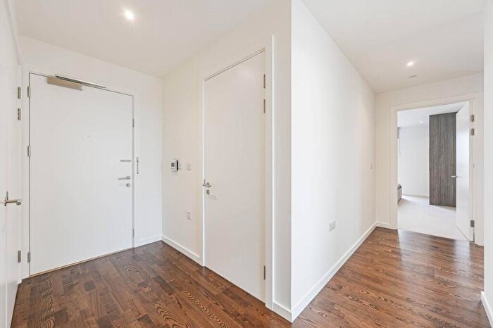 2 Bedroom Flat For Sale In Waterline Way, Deptford, London, SE8
