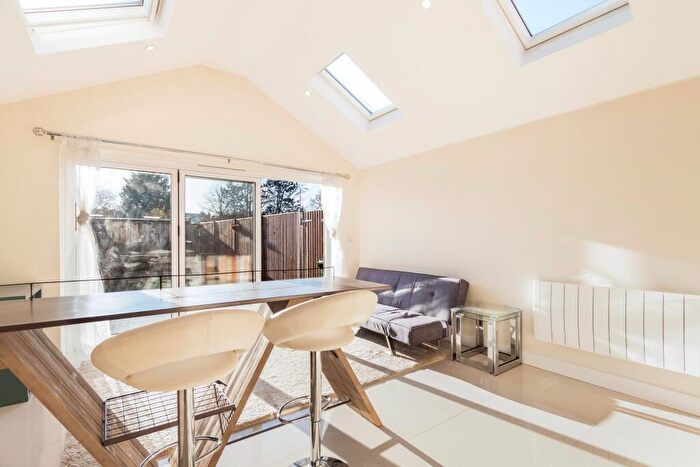 1 Bedroom Flat To Rent In London Road, Wokingham, RG40