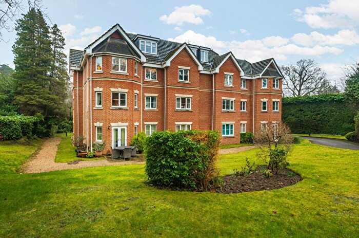 2 Bedroom Flat For Sale In Crawley Rise, Portsmouth Road, Camberley, GU15