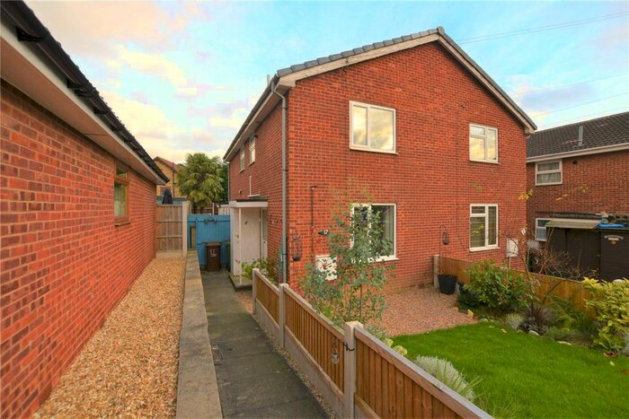 1 Bedroom Town House To Rent In Milton Court, Stanley, Wakefield, WF3