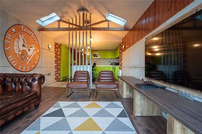 6 Bedroom End Of Terrace House To Rent In Orchard Terrace, Huddersfield, HD4