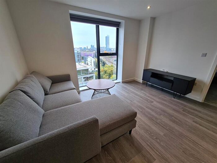 2 Bedroom Flat To Rent In Woden Street, Salford, M5