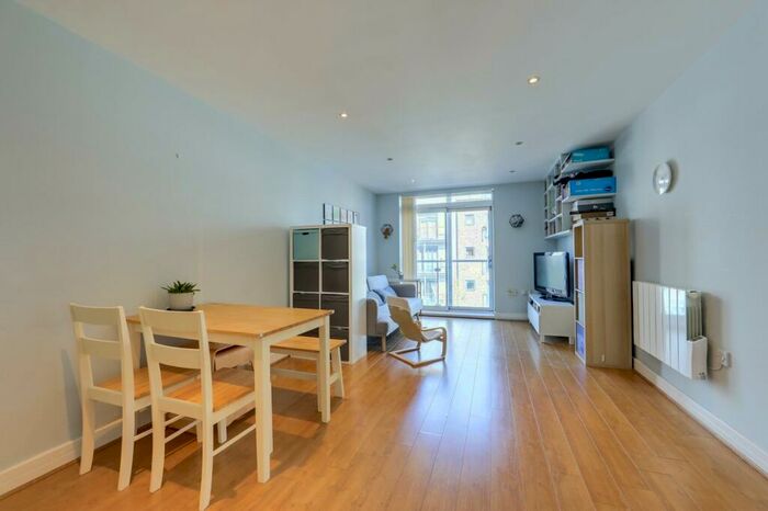2 Bedroom Flat To Rent In Birdwood Avenue, Hither Green, London, SE13