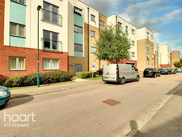 2 Bedroom Apartment For Sale In Admiral Drive, Stevenage, SG1