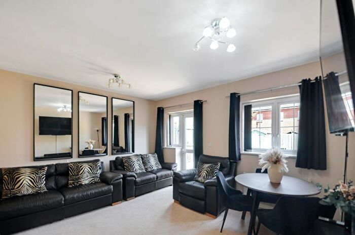 2 Bedroom Property For Sale In Melford Road, Slough, SL2