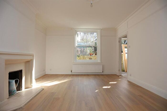 2 Bedroom Flat To Rent In Norton Road, Hove, BN3