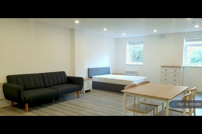 Studio To Rent In Eltham High Road, London, SE9