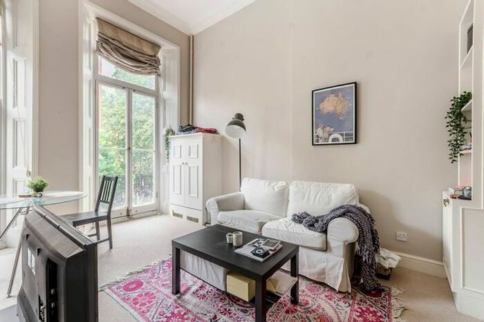 1 Bedroom Flat To Rent In Nevern Square, Earls Court, London, SW5