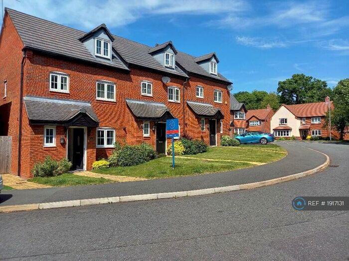 3 Bedroom End Of Terrace House To Rent In College Way, Eastham, Wirral, CH62