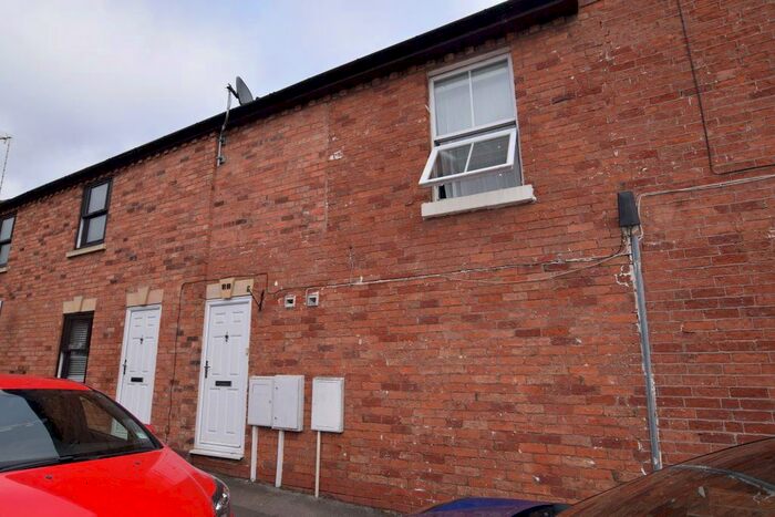 2 Bedroom Flat To Rent In Coten End, Warwick, CV34