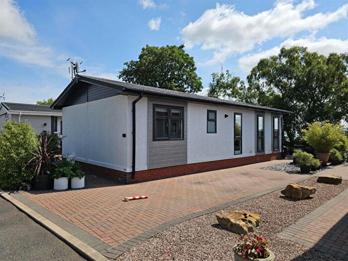 2 Bedroom Park Home For Sale In Earls Ditton Lane, Doddington, DY14