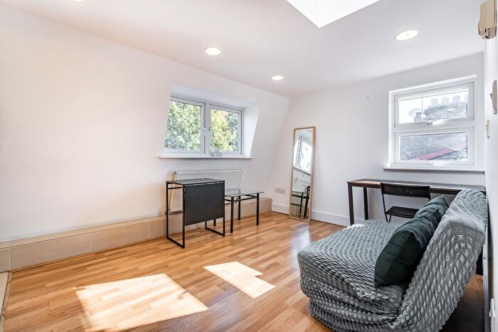 1 Bedroom Flat To Rent In Edith Road, London, W14