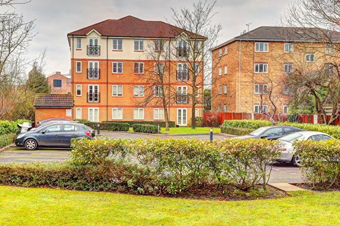 1 Bedroom Apartment To Rent In Chichester House, Galsworthy Road, Kingston, KT2