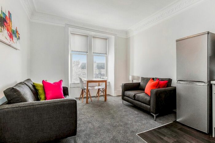 2 Bedroom Flat To Rent In Forfar Road, Stobswell, Dundee, DD4