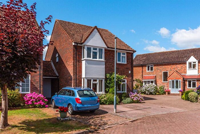 4 Bedroom Detached House For Sale In Rosehill Farm Meadow, Banstead, SM7