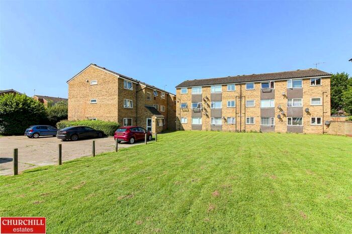 1 Bedroom Flat To Rent In Swans Hope, Loughton, IG10