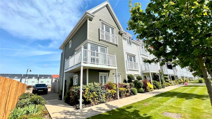 4 Bedroom End Of Terrace House To Rent In Longwater Avenue, Reading, Berkshire, RG2