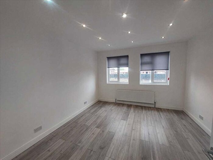 2 Bedroom Detached House To Rent In Rosemont Avenue, North Finchley, N12