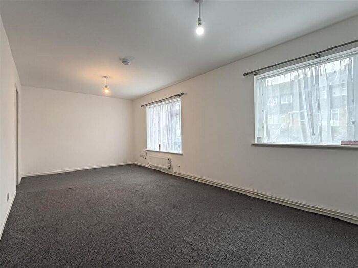 2 Bedroom Flat For Sale In Whittern Way, Hereford, HR1