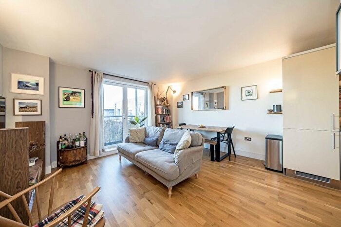 2 Bedroom Flat For Sale In Peckham Grove, Peckham, SE15