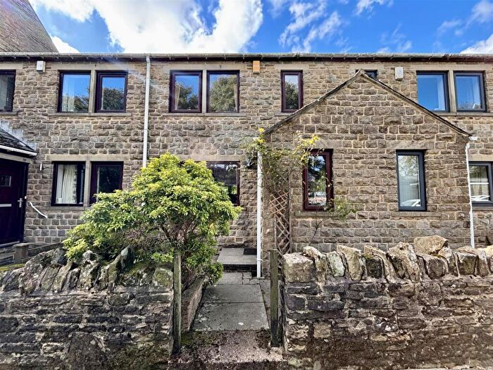 3 Bedroom Town House For Sale In Parkinson Road, Denholme, Bradford, BD13