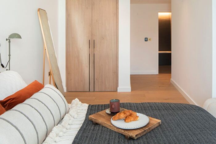 2 Bedroom Flat To Rent In Camley Street, London, N1C