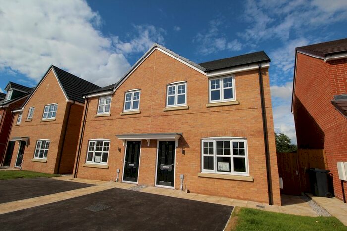 3 Bedroom Semi-Detached House To Rent In Vines Cross Way, Skelmersdale, Lancashire, WN8