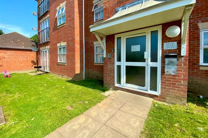 1 Bedroom Flat To Rent In Baxter Close, SL1
