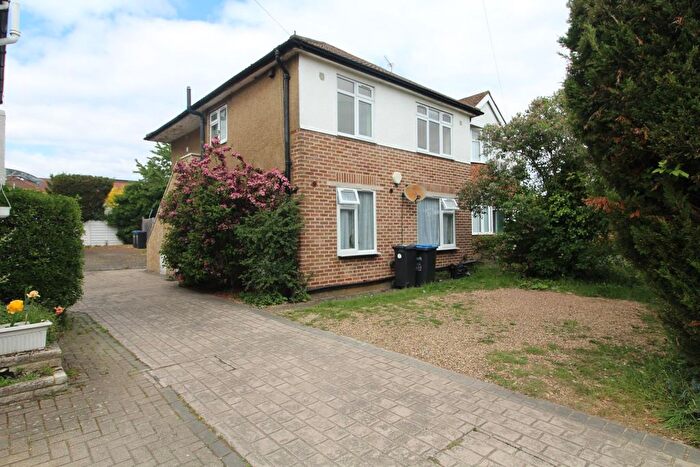 2 Bedroom Flat To Rent In Lyndhurt Gardens, Enfield, EN1