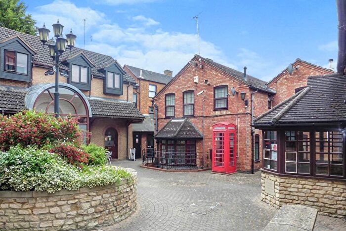 1 Bedroom Flat To Rent In Ashleigh House, Rushden, Northants, NN10