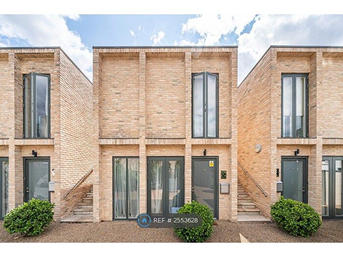 2 Bedroom Flat To Rent In Applegarth Court, Thornton Heath, CR7