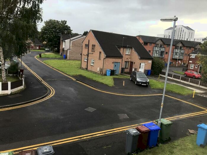 2 Bedroom Flat To Rent In Addison Close, Manchester, M13