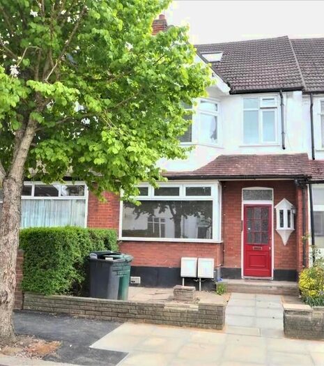 3 Bedroom Flat To Rent In Victoria Road, Mill Hill NW7