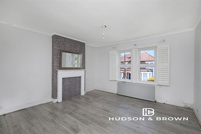 2 Bedroom Flat To Rent In Farnley Road, South Norwood, SE25