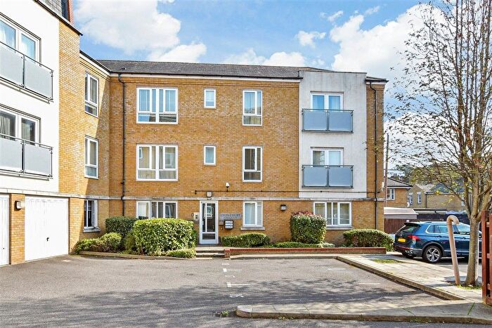 2 Bedroom Flat For Sale In High Street, Rochester, Kent, ME1