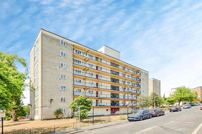 3 Bedroom Flat For Sale In Acacia Road, London, N22