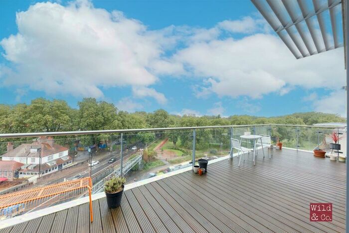 2 Bedroom Apartment To Rent In Lock Court, Essex Wharf, London, E5
